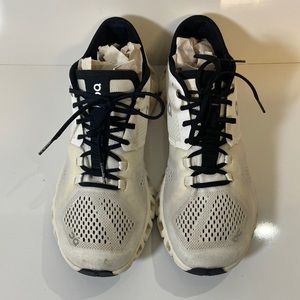 On cloud helion shoes